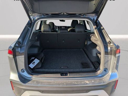 Certified 2025 Volkswagen Tiguan SE FWD image 9