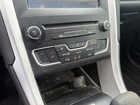 Used 2016 Ford Fusion SE FWD image 29
