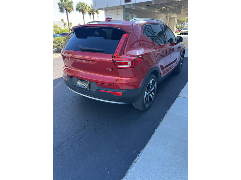 Used 2022 Volvo XC40 T5 Momentum w/ Premium Package AWD/4WD image 5