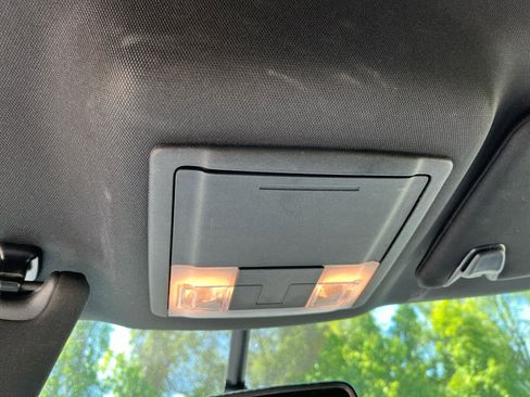 Used 2018 Ford Explorer XLT w/ Equipment Group 201A AWD/4WD image 19