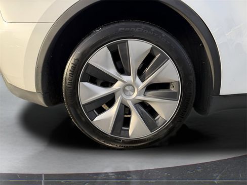 Used 2023 Tesla Model Y Long Range image 11