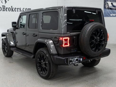 Used 2025 Jeep Wrangler Unlimited Sahara AWD/4WD image 6
