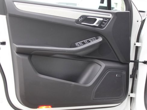 Certified 2017 Porsche Macan GTS image 17