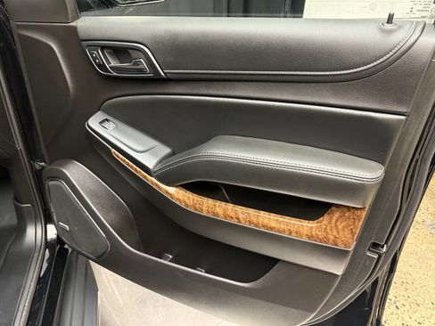 Used 2016 Chevrolet Suburban LTZ image 30