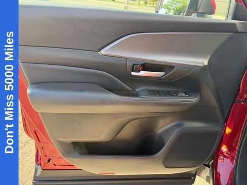 Used 2025 Toyota Grand Highlander AWD image 20