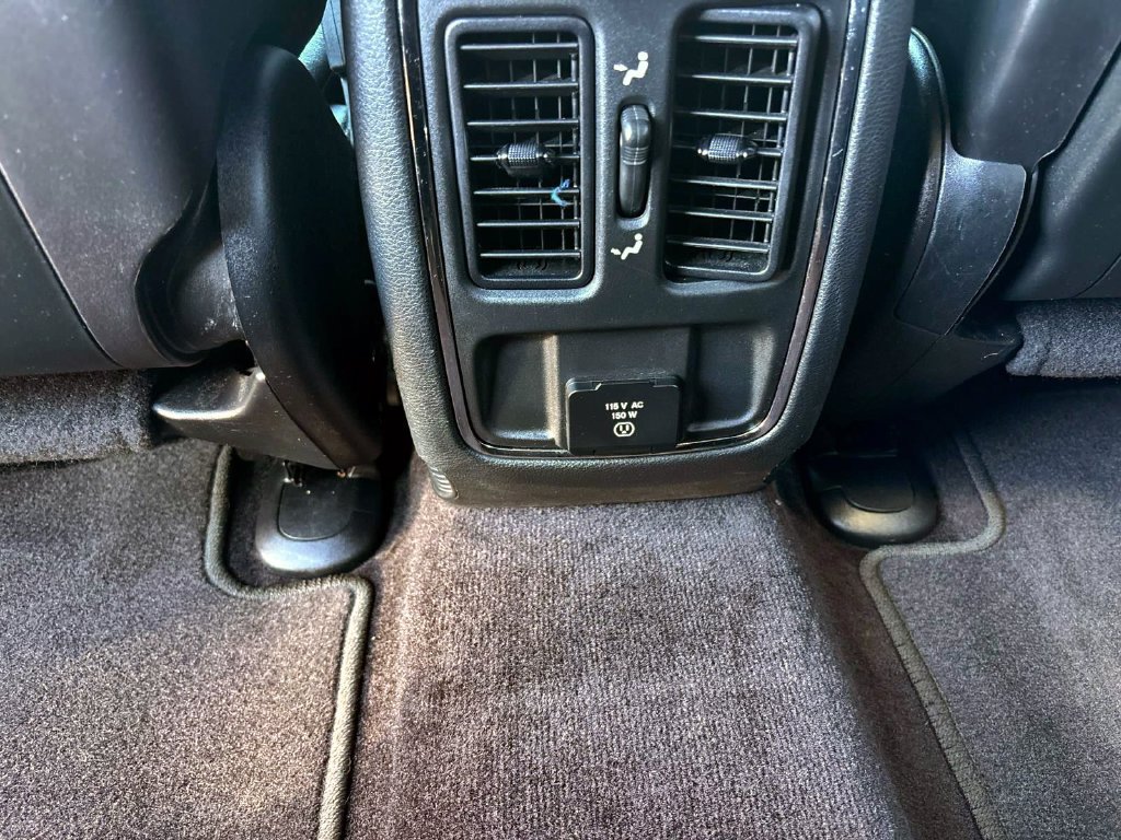 Used 2018 Jeep Grand Cherokee Altitude AWD/4WD image 12