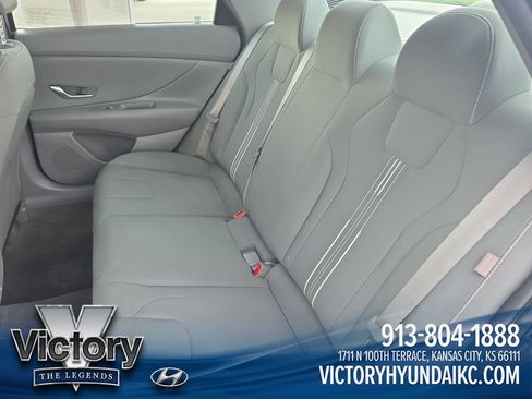 Used 2024 Hyundai Elantra SEL FWD image 25