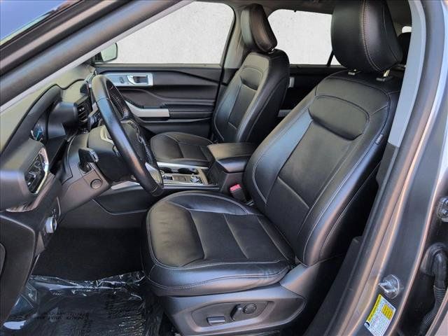 Used 2021 Ford Explorer Limited w/ Equipment Group 301A AWD/4WD image 16