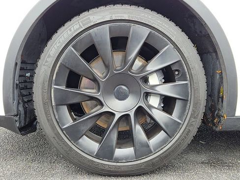 Used 2021 Tesla Model Y Long Range image 8