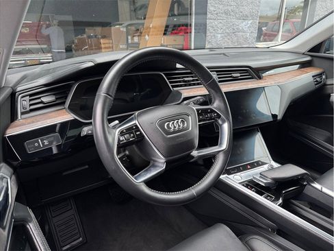 Used 2019 Audi e-tron Prestige w/ Prestige Package AWD/4WD image 24