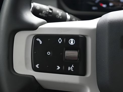 Used 2025 Land Rover Defender 110 S AWD/4WD image 19