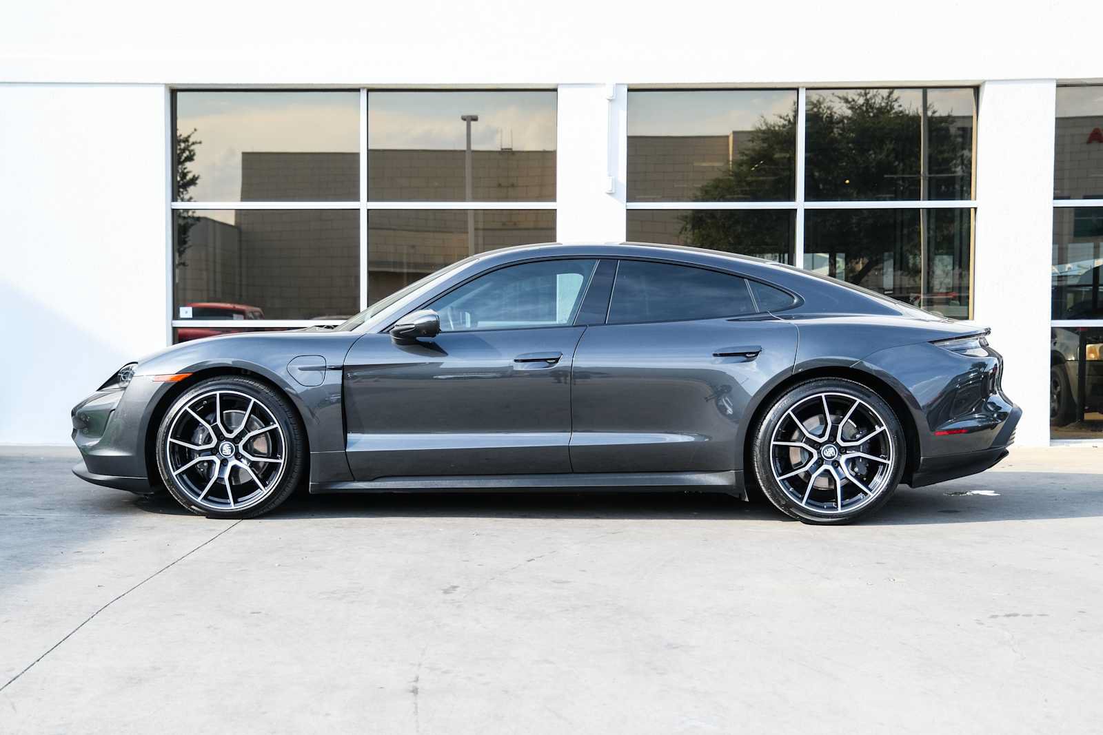Used 2023 Porsche Taycan RWD image 17