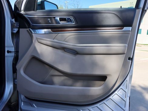 Used 2019 Ford Explorer Limited FWD image 9