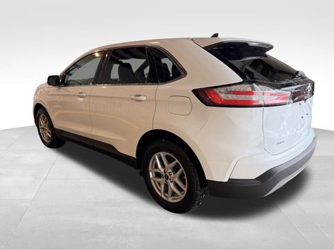 Used 2024 Ford Edge SEL image 3