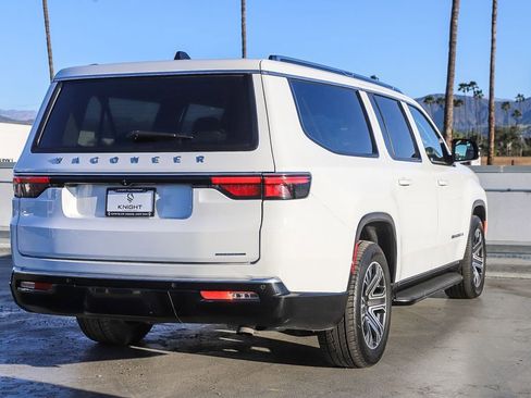 Used 2024 Jeep Wagoneer L Series II w/ Flexible Seating Group image 9