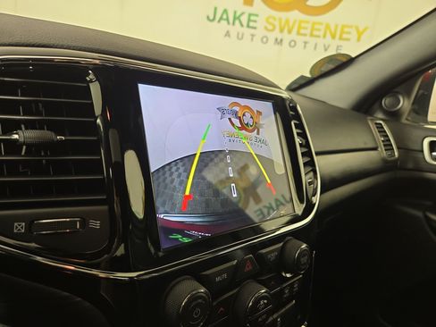 Certified 2020 Jeep Grand Cherokee Altitude AWD/4WD image 20