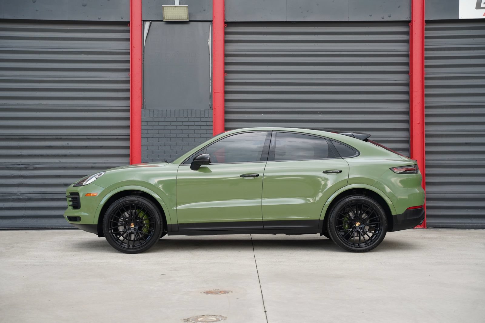 Used 2022 Porsche Cayenne Coupe AWD/4WD image 10