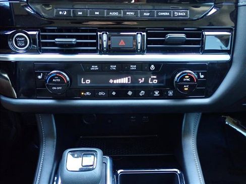 Used 2023 Nissan Pathfinder SL AWD/4WD image 18
