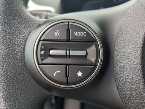 Used 2025 Kia Soul LX w/ LX Technology Package FWD image 26