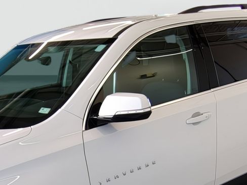 Used 2021 Chevrolet Traverse LT FWD image 8