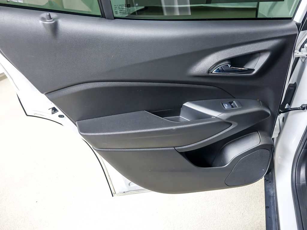 Used 2025 Chevrolet Trax RS w/ Driver Confidence Package FWD image 23