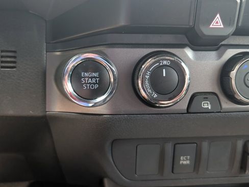 Used 2019 Toyota Tacoma TRD Off-Road AWD/4WD image 34