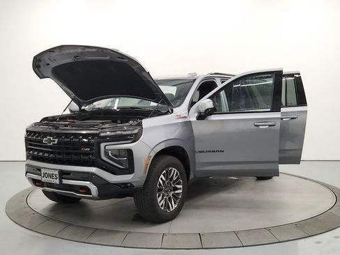 Used 2025 Chevrolet Suburban Z71 AWD/4WD image 11