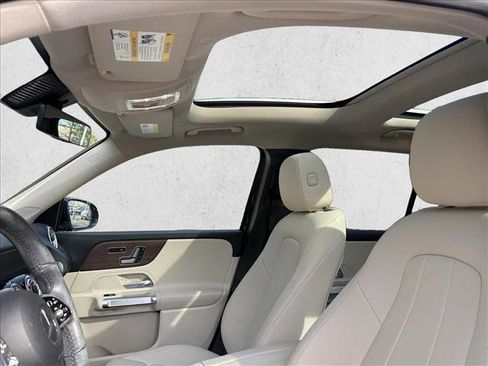 Used 2023 Mercedes-Benz GLB 250 image 12