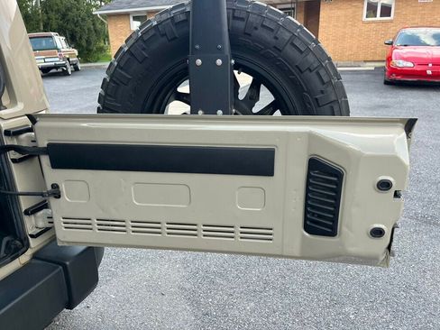 Used 2017 Jeep Wrangler Unlimited Rubicon AWD/4WD image 18