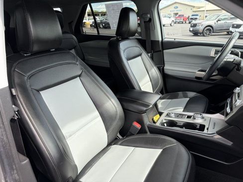 Used 2023 Ford Explorer XLT w/ Equipment Group 202A AWD/4WD image 21
