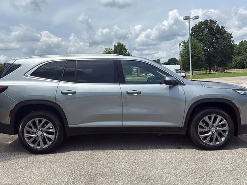Used 2025 Buick Enclave Preferred FWD image 6