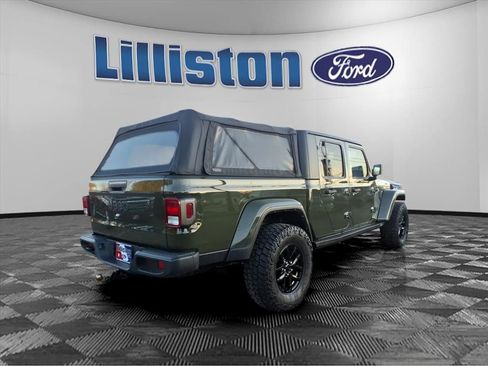 Used 2022 Jeep Gladiator Sport image 3