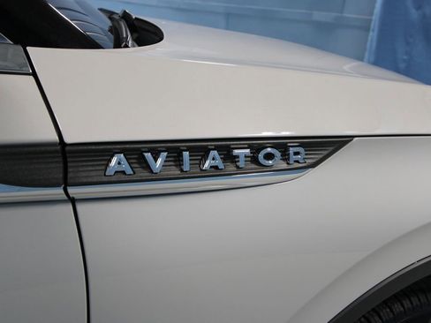 Used 2025 Lincoln Aviator AWD image 38