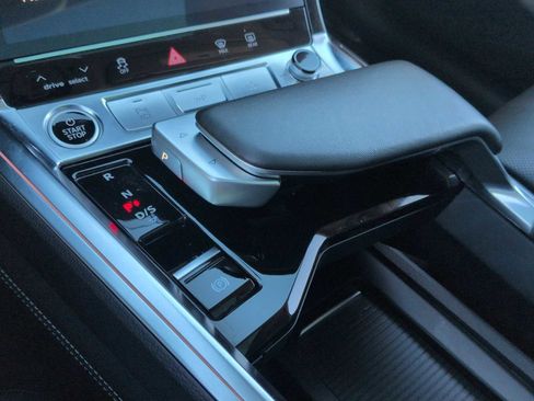 Used 2024 Audi Q8 e-tron Prestige image 34