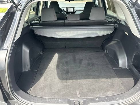 Used 2022 Toyota RAV4 XLE FWD image 10