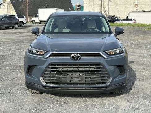 Used 2025 Toyota Grand Highlander AWD image 3