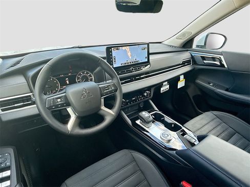 New 2026 Mitsubishi Outlander SE image 24