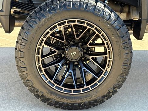 Used 2024 Chevrolet Silverado 2500 LT image 10