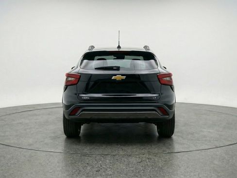 Used 2025 Chevrolet Trax LT FWD image 7