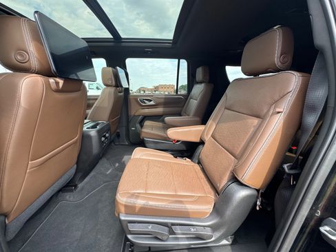 Used 2021 Chevrolet Suburban High Country w/ Premium Package RWD image 13