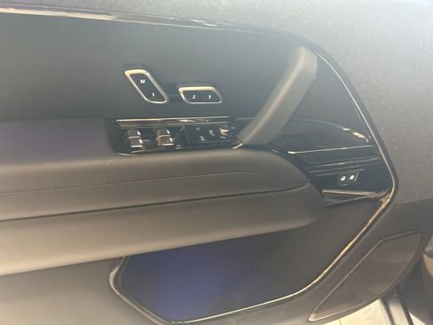 Used 2025 Land Rover Range Rover Sport Autobiography image 3