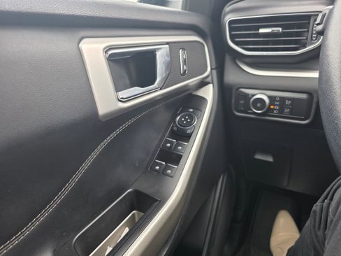 Used 2022 Ford Explorer XLT w/ Equipment Group 202A image 19