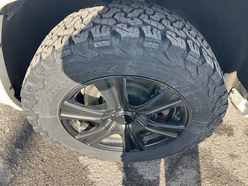 Used 2020 Jeep Grand Cherokee Overland image 12