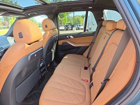Used 2024 BMW X5 xDrive40i w/ Parking Assistance Package AWD/4WD image 30
