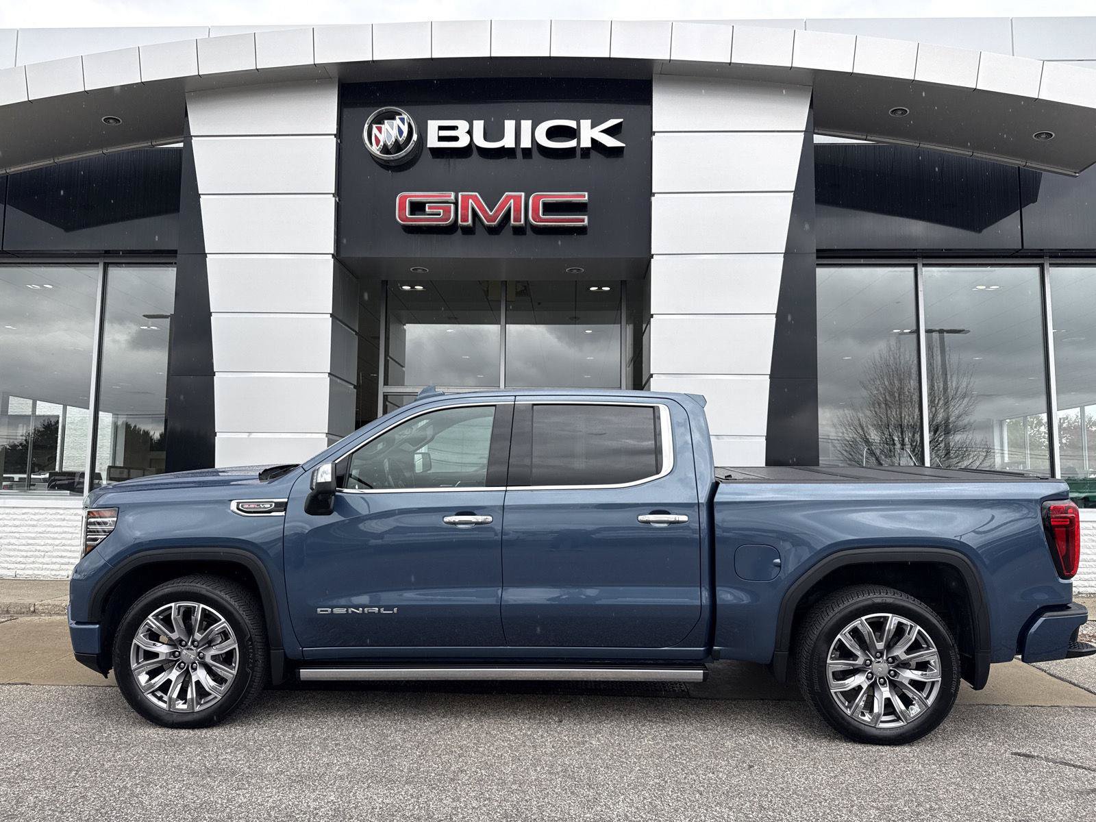 Used 2024 GMC Sierra 1500 Denali AWD/4WD image 13