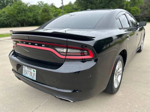 Used 2019 Dodge Charger SXT w/ Leather Interior Group RWD image 6