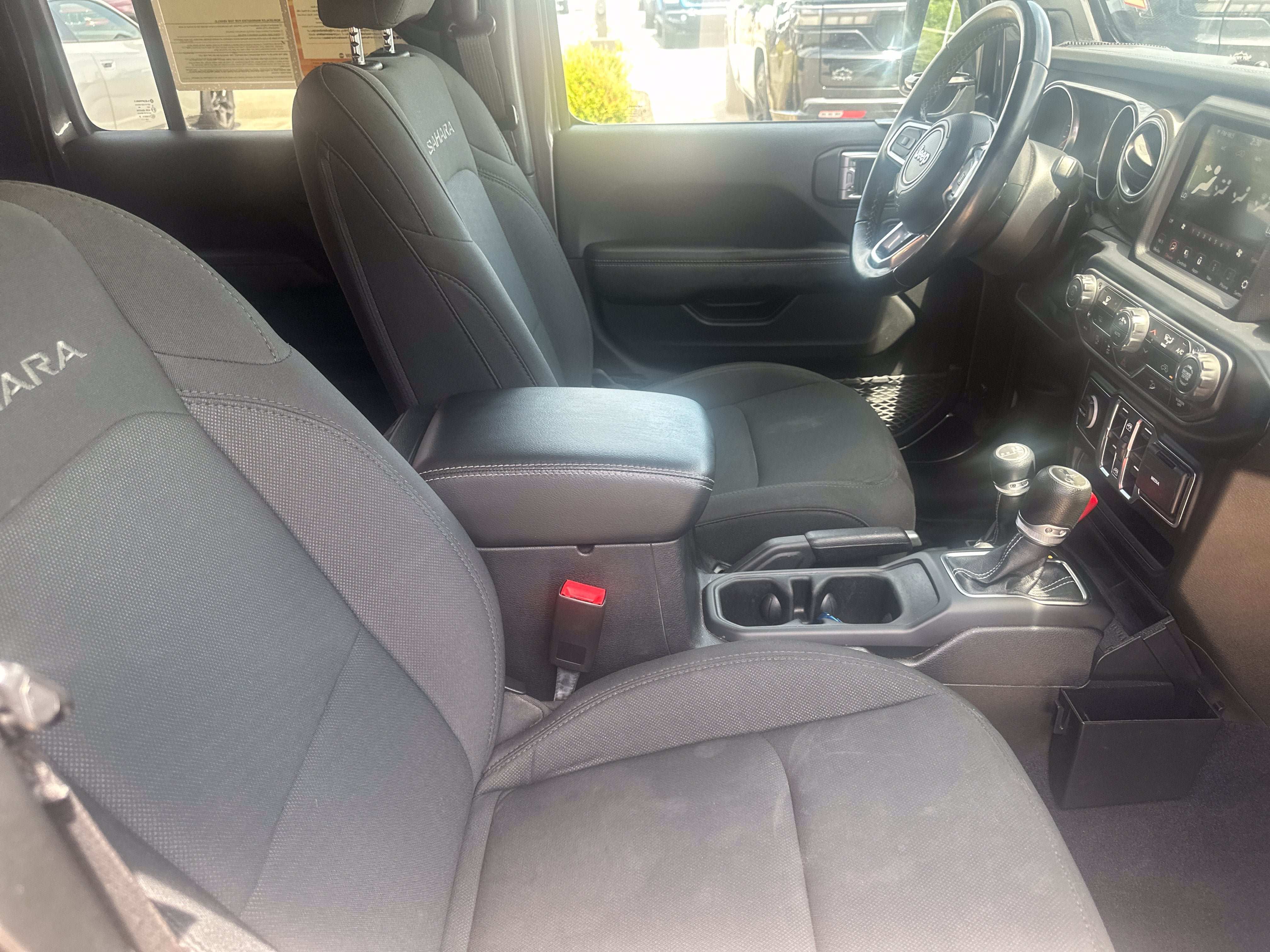 Used 2020 Jeep Wrangler Unlimited Sahara AWD/4WD image 31