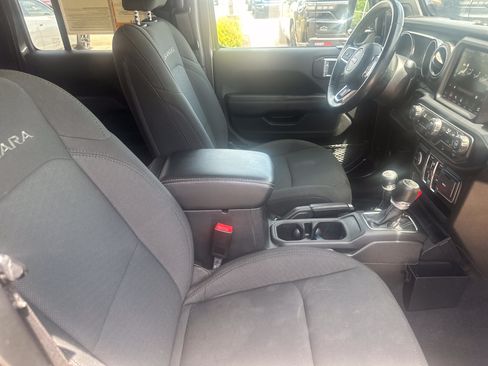 Used 2020 Jeep Wrangler Unlimited Sahara AWD/4WD image 31