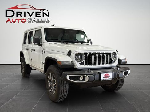 Used 2025 Jeep Wrangler Unlimited Sahara AWD/4WD image 7
