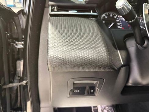 Used 2022 Land Rover Range Rover Velar R-Dynamic S image 33